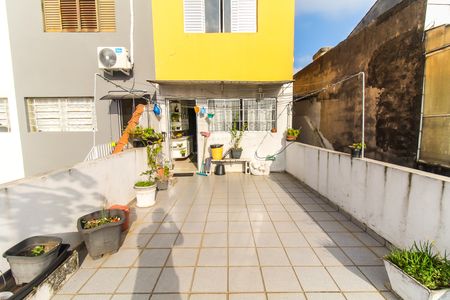 Casa à venda com 140m², 2 quartos e 2 vagas Casa à venda com 140m², 2 quartos e 2 vagasVaranda da Cozinha