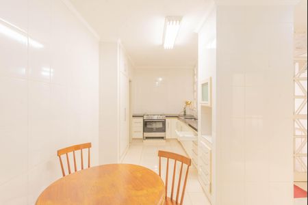 Casa para alugar com 286m², 3 quartos e 4 vagas Casa para alugar com 286m², 3 quartos e 4 vagasCozinha