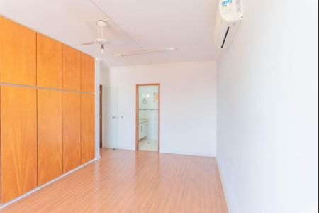 Casa para alugar com 286m², 3 quartos e 4 vagas Casa para alugar com 286m², 3 quartos e 4 vagasSuíte