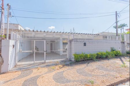 Casa para alugar com 286m², 3 quartos e 4 vagas Casa para alugar com 286m², 3 quartos e 4 vagasFachada