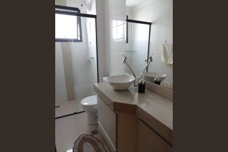 Apartamento à venda com 82m², 3 quartos e 2 vagasBanheiro