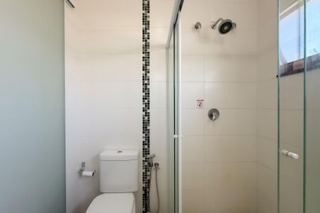 Casa de condomínio para alugar com 250m², 3 quartos e 4 vagasBanheiro da Suíte 1