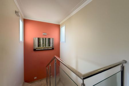 Casa de condomínio para alugar com 250m², 3 quartos e 4 vagasEscada