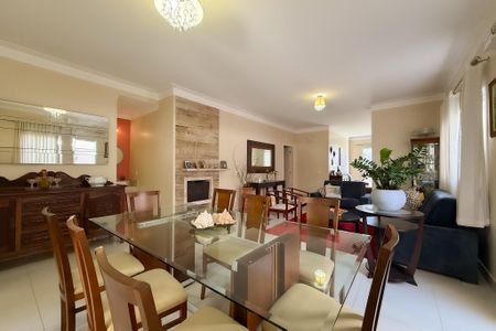 Casa de condomínio para alugar com 250m², 3 quartos e 4 vagasSala de Jantar
