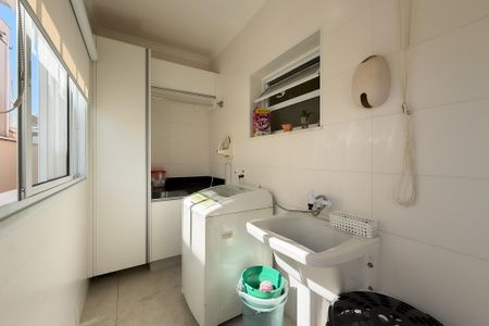 Casa de condomínio para alugar com 250m², 3 quartos e 4 vagasÁrea de Serviço
