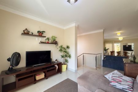 Casa de condomínio para alugar com 250m², 3 quartos e 4 vagasSala de TV