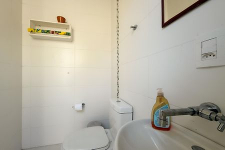 Casa de condomínio para alugar com 250m², 3 quartos e 4 vagasBanheiro de apoio