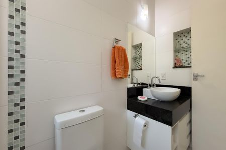 Casa de condomínio para alugar com 250m², 3 quartos e 4 vagasBanheiro da Suíte 3