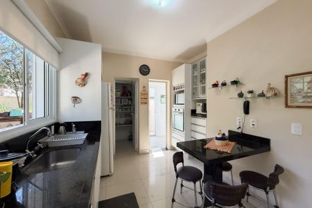 Casa de condomínio para alugar com 250m², 3 quartos e 4 vagasCozinha