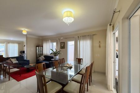 Casa de condomínio para alugar com 250m², 3 quartos e 4 vagasSala de Jantar
