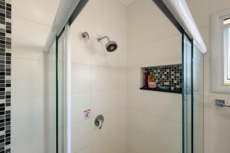 Casa de condomínio para alugar com 250m², 3 quartos e 4 vagasBanheiro da Suíte 1