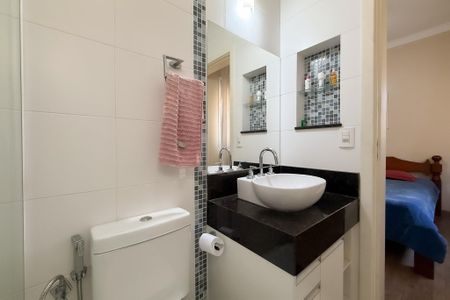 Casa de condomínio para alugar com 250m², 3 quartos e 4 vagasBanheiro da Suíte 2