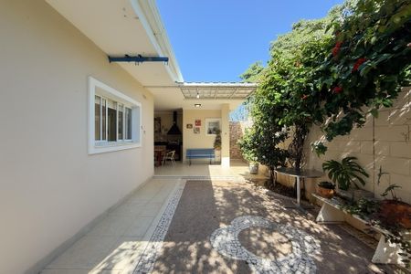 Casa de condomínio para alugar com 250m², 3 quartos e 4 vagasQuintal