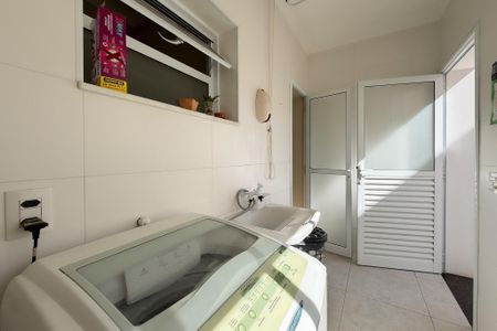 Casa de condomínio para alugar com 250m², 3 quartos e 4 vagasÁrea de Serviço