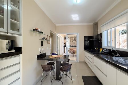 Casa de condomínio para alugar com 250m², 3 quartos e 4 vagasCozinha