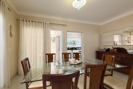 Casa de condomínio para alugar com 250m², 3 quartos e 4 vagasSala de Jantar