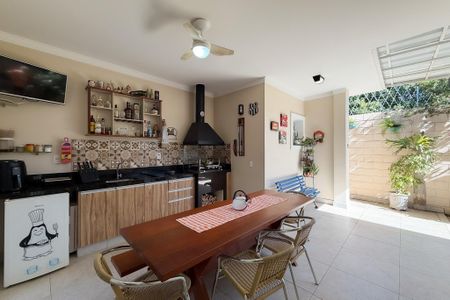Casa de condomínio para alugar com 250m², 3 quartos e 4 vagasChurrasqueira