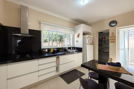 Casa de condomínio para alugar com 250m², 3 quartos e 4 vagasCozinha