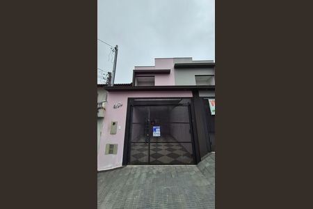 Casa à venda com 180m², 3 quartos e 2 vagas Casa à venda com 180m², 3 quartos e 2 vagasFachada