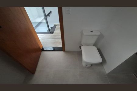 Casa à venda com 180m², 3 quartos e 2 vagas Casa à venda com 180m², 3 quartos e 2 vagasBanheiro social