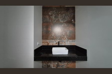 Casa à venda com 180m², 3 quartos e 2 vagas Casa à venda com 180m², 3 quartos e 2 vagasBanheiro social