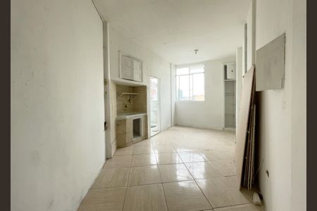 Sala/Quarto de kitnet/studio para alugar com 1 quarto, 28m² em Santa Ifigênia, São Paulo
