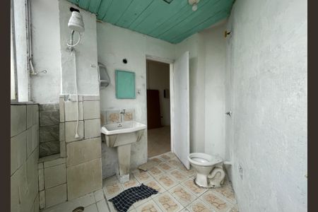 Banheiro de kitnet/studio para alugar com 1 quarto, 28m² em Santa Ifigênia, São Paulo