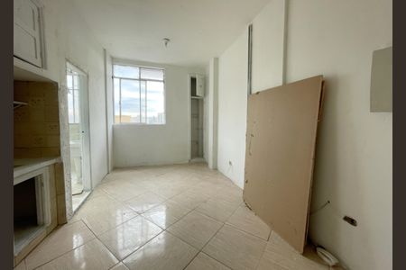 Sala/quarto de kitnet/studio para alugar com 1 quarto, 28m² em Santa Ifigênia, São Paulo