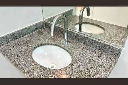 Apartamento à venda com 83m², 3 quartos e 2 vagasBanheiro da Suíte