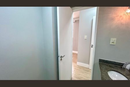 Apartamento à venda com 83m², 3 quartos e 2 vagasBanheiro da Suíte