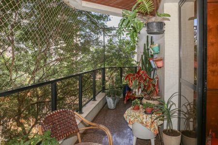 Apartamento à venda com 168m², 3 quartos e 3 vagas Apartamento à venda com 168m², 3 quartos e 3 vagasSacada