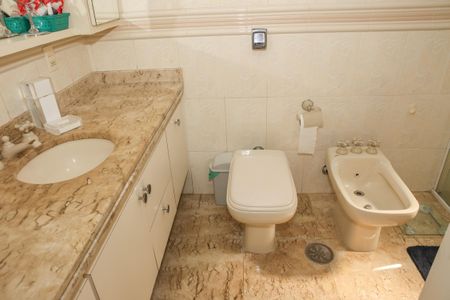 Apartamento à venda com 168m², 3 quartos e 3 vagas Apartamento à venda com 168m², 3 quartos e 3 vagasBanheiro da Suíte 1