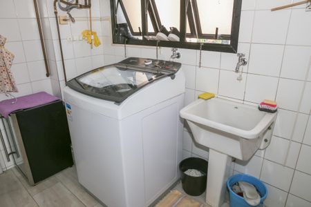 Apartamento à venda com 168m², 3 quartos e 3 vagas Apartamento à venda com 168m², 3 quartos e 3 vagasÁrea de Serviço