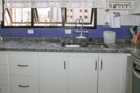 Apartamento à venda com 168m², 3 quartos e 3 vagas Apartamento à venda com 168m², 3 quartos e 3 vagasCozinha