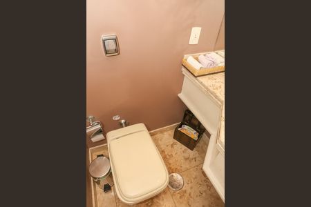 Apartamento à venda com 168m², 3 quartos e 3 vagas Apartamento à venda com 168m², 3 quartos e 3 vagasLavabo