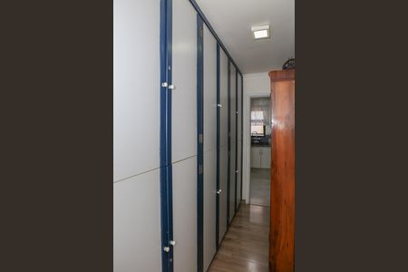 Apartamento à venda com 168m², 3 quartos e 3 vagas Apartamento à venda com 168m², 3 quartos e 3 vagasCorredor entre quartos e cozinha