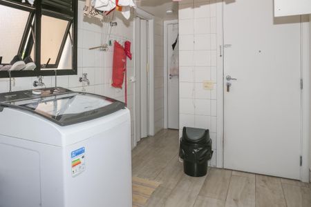 Apartamento à venda com 168m², 3 quartos e 3 vagas Apartamento à venda com 168m², 3 quartos e 3 vagasÁrea de Serviço
