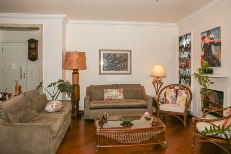 Apartamento à venda com 168m², 3 quartos e 3 vagas Apartamento à venda com 168m², 3 quartos e 3 vagasSala