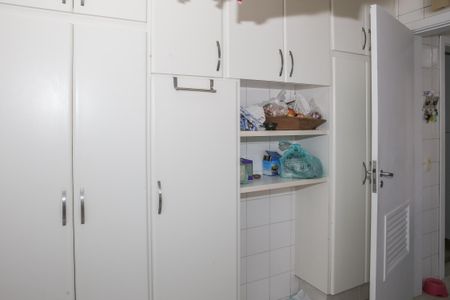 Apartamento à venda com 168m², 3 quartos e 3 vagas Apartamento à venda com 168m², 3 quartos e 3 vagasÁrea de Serviço