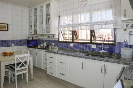 Apartamento à venda com 168m², 3 quartos e 3 vagas Apartamento à venda com 168m², 3 quartos e 3 vagasCozinha