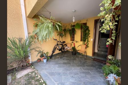 Casa de condomínio à venda com 89m², 2 quartos e 2 vagasEntrada