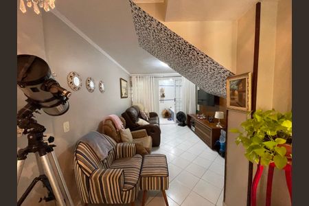 Casa de condomínio à venda com 89m², 2 quartos e 2 vagasSala