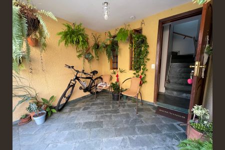 Casa de condomínio à venda com 89m², 2 quartos e 2 vagasEntrada