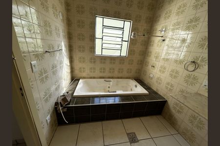 Casa para alugar com 450m², 6 quartos e 3 vagasBanheiro