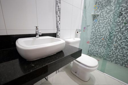 Casa à venda com 167m², 3 quartos e 3 vagasBanheiro Quarto Suíte 2