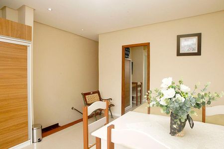 Sala 1 de apartamento para alugar com 2 quartos, 78m² em Santana, Porto Alegre