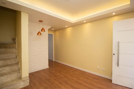 Sala de casa de condomínio para alugar com 2 quartos, 56m² em Nossa Senhora do O, São Paulo