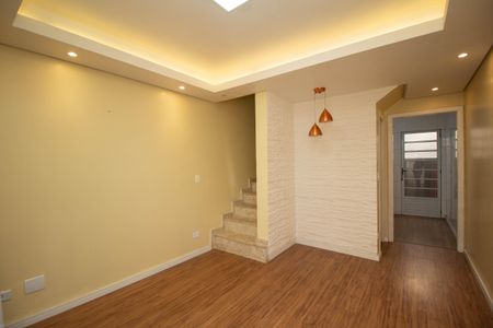 Sala de casa de condomínio para alugar com 2 quartos, 56m² em Nossa Senhora do O, São Paulo