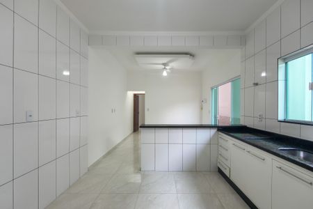 Casa para alugar com 100m², 2 quartos e sem vagaCozinha 