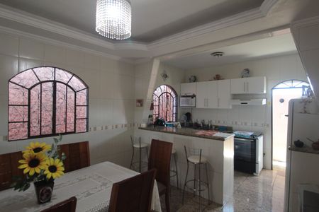 Casa à venda com 200m², 6 quartos e 3 vagasCozinha e Copa